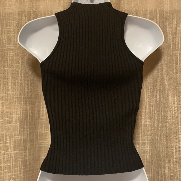 Authentic Chanel Ribbed Knit Sleeveless Top in Black size 40 - Picture 10 of 16